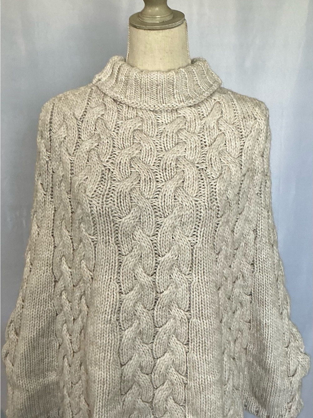 Gelso Bianco Italian Cable Knit Alpaca Blend Poncho OS